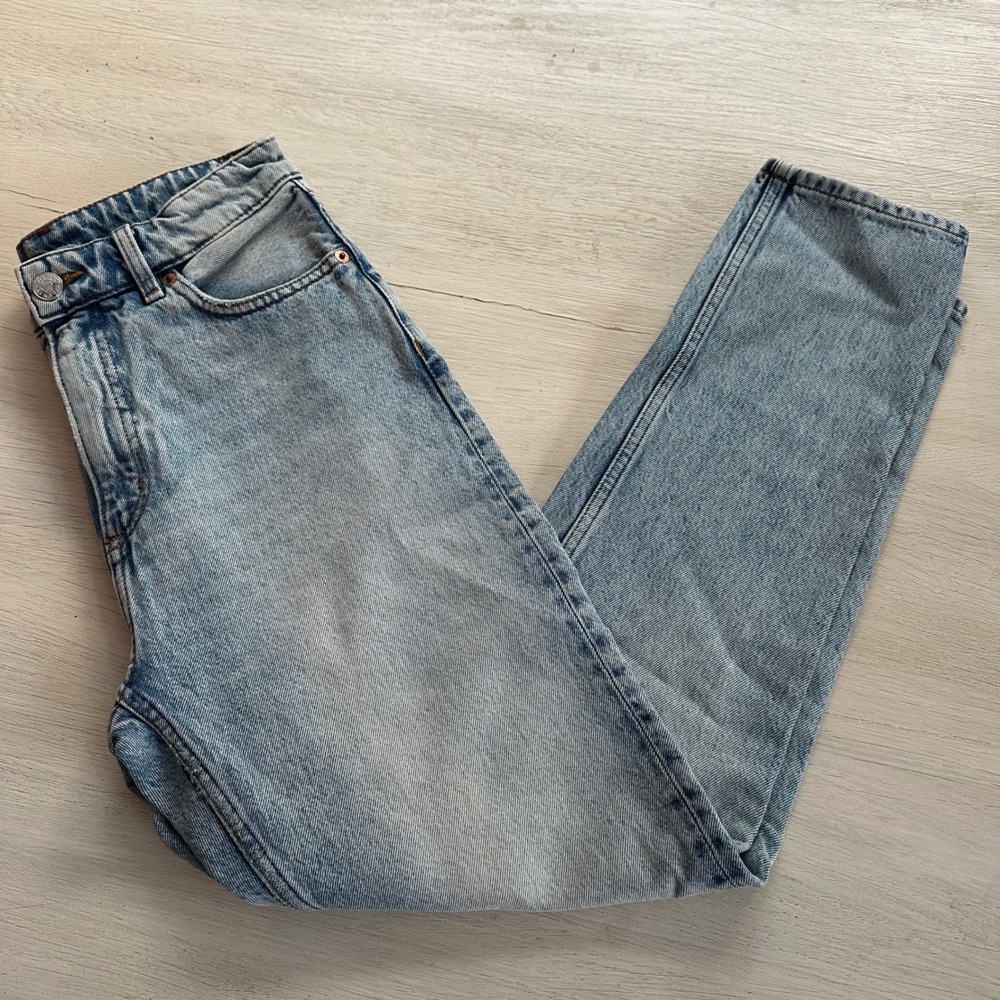 Monki Kimomo High Relaxed Light Wash Denim Jeans Womens Size 27 Mom Skater